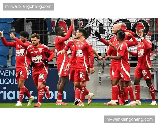 半场：布雷斯特0-0朗斯，双方合计完成28次传中仅3次找到队友